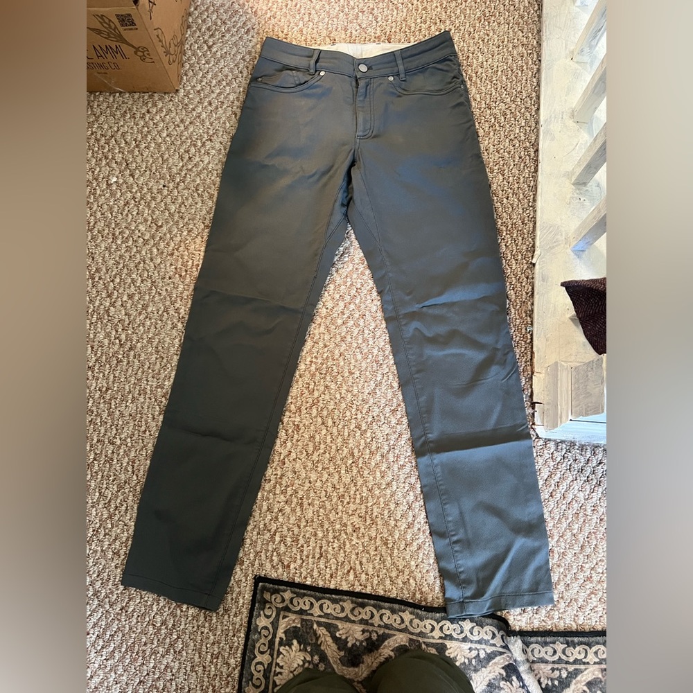 Men's Outlier Pants in Dark Gray
